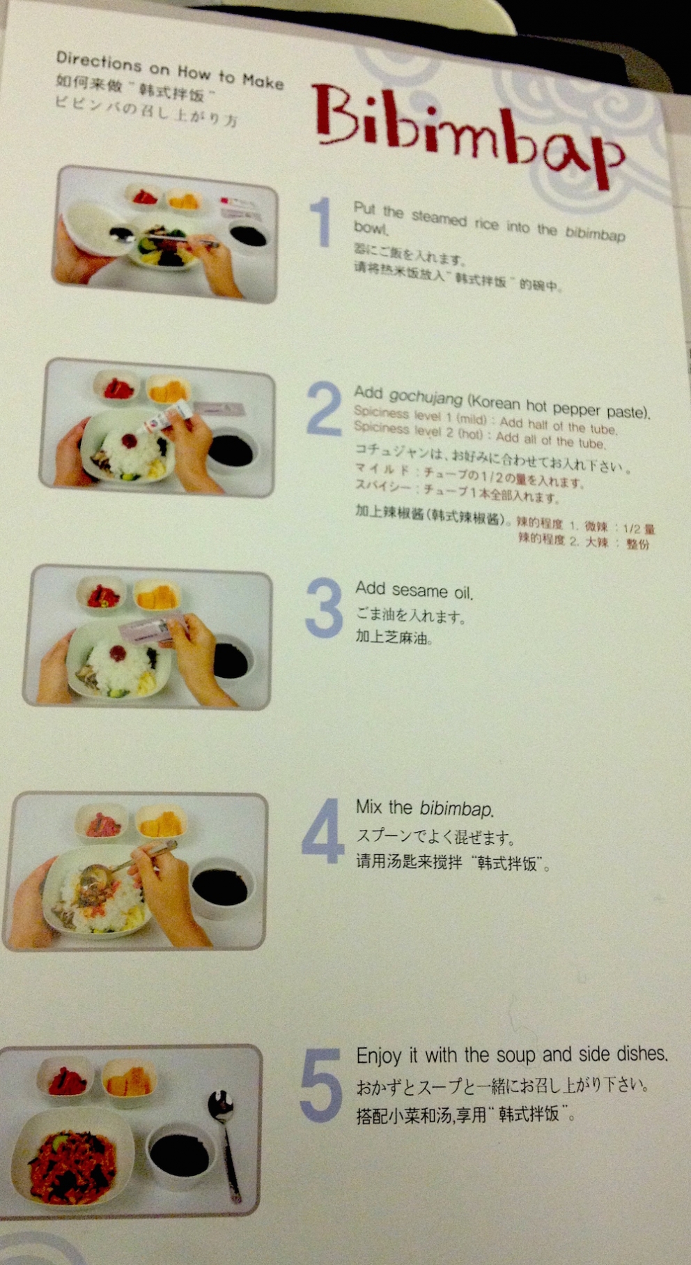 Galleria fotografica






Panoramica dal 32mo piano del Lotte Hotel di Seul. La capitale della Corea del Sud (che i locali pronunciano "sol"), con 10 milioni di abitanti (25 considerando tutta la proncia di Gyeonggi) è tra le città più popolose al mondo








Sfigurata nel Novecento dai Giapponesi (prima parte del secolo) e dalla guerra di Corea (1950-1953), oggi Seul ha un aspetto moderno, piuttosto occidentale








Con decine di milioni di turisti all'anno, Seul è tra le 10 città più visitate al mondo. Nella foto, una delle attrazioni più viste in città: il Dongdaemun Design Plaza, progettato da Zaha Adid e Samoo e completato nel marzo del 2014
 








A passeggio per il quartiere di Myeongdong, molto frequentato anche per l’alta concentrazione di ristoranti





