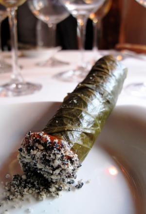 Galleria fotografica






Grande poco più della Svizzera, l'Estonia è la più settentrionale delle Repubbliche Baltiche. E' entrata nell'Ue nel maggio 2004 e, da gennaio scorso, adotta l'euro come moneta unica. Il 10% del suo territorio è composto da isole e isolotti (in tutto, 1.520)








<p>Tallinn, capitale dell'Estonia, ha 400mila abitanti circa, più o meno come Firenze. Nota come "città della pietra calcarea", la cinta muraria della complesso medioevale misura 2 km e conta su 26 torri. Uno spasso girare per i viottoli, specie nei giorni di sole</p>








Il più illustre cuoco della nazione è Dimitri Demjanov, co-autore del libro in foto, accademico dell'Estonian Culinary Institute nonché coach della delegazione nazionale estone in concorso agli ultimi Bocuse D'Or. Tecnica francese e fascinazioni scandinave contemporanee (Renè Redzepi, Claus Meyer...), si batte per la crescita gastronomica del Paese: «fino a due anni fa nessuno qui sapeva nulla sulla stagionalità dei prodotti...», spiega








Il ristorante Gloria di Dimitri Demjanov in centro a Tallinn. All'interno, un complesso di cunicoli scavati nelle mura della città, 2mila etichette esposte e una sala in cui assaggiarre piatti classici di stampo russo/francese come Aringhe alla Romanov o Scaloppe di foie gras. Per una cucina più contemporanea, rivolgersi all'Egoist, altra insegna di proprietà. Il nome tradisce l'inclinazione all'ego-riferimento del suo proprietario








La Sogliola del Gloria di Tallinn, impeccabile nella sua classicità (e non nella luce dello scatto, ahinoi)








Pane di segale, aringhe, patate, carne di maiale affumicata, merluzzo, grandi marinature per preservare gli alimenti nella rigidità dell'inverno. Sono i pilastri della cucina estone nel racconto di Dimitri Demjanov








La sala del Ristorante Ö, di gran lunga il migliore della Capitale, ai margini delle mura della città vecchia. In cucina, Dmitri Fomenko, 30 anni. In carta, i vini italiani sono elencati prima di quelli francesi. Prezzi medi delle 3 portate: 13, 23 e 8 euro. Degustazione di 6 portate: 65 euro








Tartare "non tradizionale" di manzo con insalata di acetosella e crema di crescione del Ristorante Ö di Tallinn








Pesce bianco con cavoli in infusione nella vaniglia e salsa alla zucca del Ristorante Ö di Tallinn








L'ingresso del Three Sisters Hotel alla fine della via Pikk, dentro le mura della città vecchia. E' l'unico boutique hotel di Tallinn ed è affiliato alla Relais & Chateaux. Nasce dall'unione di 3 edifici distinti, costruiti nel 1362 e uniti solo nel 2003 da un gran lavoro architettonico. In alta stagione le suite vanno da 410 a 946 euro a notte





