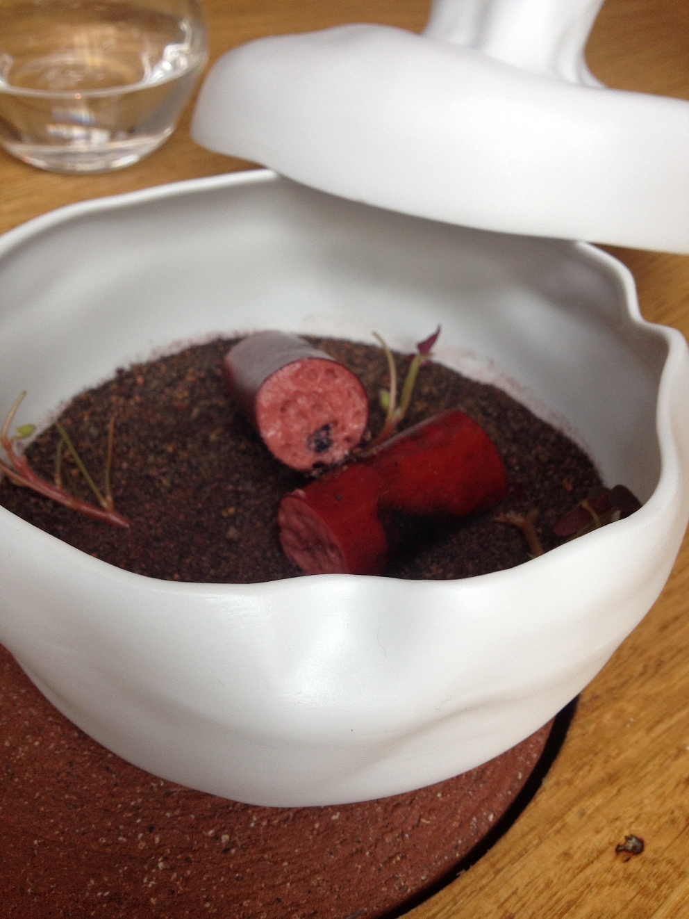 Galleria fotografica






Manzo, lampone, parmigiano








Piselli, panace e arancio confit





