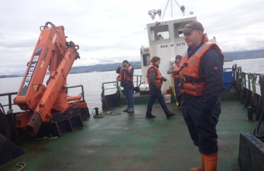 Galleria fotografica






Scozia, regione di Argyle, sud-ovest del Paese








Loch Fyne è il fiordo più noto di Argyle e anche il più lungo del Paese. Loch in gaelico significa "lago", fyne "fiordo"








Nei dintorni, colline dolci, larici, pini e abeti








Al largo si scorgono delle gabbie di acquacoltura








Disinfettare bene i piedi prima di salire sulla chiatta





