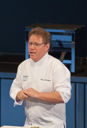 Galleria fotograficaAbigail Mendoza, cuoca del ristorante Tlamanalli di Oaxaca in MessicoAndoni Luis Aduriz, padrone di casa a Gastronomika e cuoco del Mugaritz di Errenteria, Paesi BaschiJuan Mar&igrave; ed Elena Arzak, padre e figlia del ristorante che porta il loro cognome a San Sebastian, Paesi BaschiA destra Rodrigo Oliveira, cuoco del Mocot&ograve; di San Paolo in Brasile, altro protagonista di Identit&agrave; Milano 2012Lo spettacolare lungomare della Concha, nota spiaggia di San Sebastian