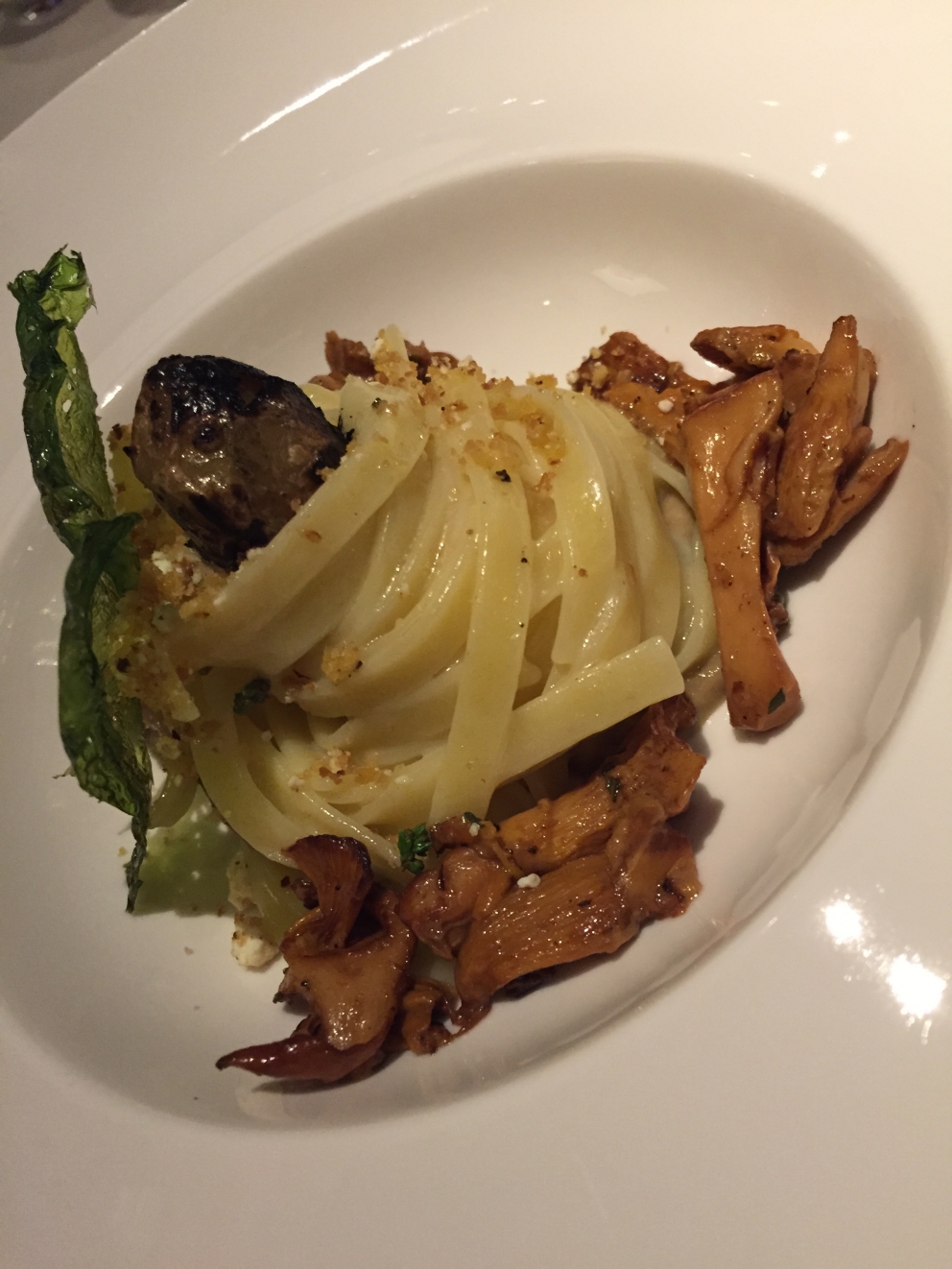 Galleria fotograficaIn attesa della cena, Paolo Marchi, Ludovica Rubbini (El Brite de Larieto, Cortina), Cristian Deflorian (Felicetti), Davide Scabin (Combal.zero a Rivoli, Torino)&nbsp;e Riccardo Felicetti (Monograno Felicetti)Ultimi ritocchi al ristorante&nbsp;a La Corte del Lampone del Rosapetra Resort di Cortina, chef&nbsp;Alessandro FavrinPEZZI DA NOVANTA. Norbert Niederkofler e Davide Scabin, coautori della cena al RosapetraIn primo piano, Alfio Ghezzi della Locanda Margon di Trento, alle sue spalle Riccardo Gaspari del Brite de Larieto di Cortina, altri due assi nella brigata di cucina di Identit&agrave; Cortina 2SI PARTE. Il benvenuto multiplo dello chef di casa Alessandro Favrin: La quaglia sale in Ampezzo, Battuta di manzo ai frutti di bosco e con mantecato allo stravecchio ampezzano, Canederli in ricotta su spuma di parmigiano. Non inquadrato, il&nbsp;Chupa chups al fegato grasso d'oca e noccioleIl Panino al formaggio di Gaspari, un gioco sulle consistenze del formaggio