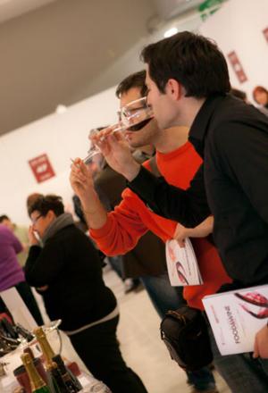 Galleria fotograficaA sinistra, Roberto Ceraudo, vignaiolo calabrese e tra i grandi protagonisti di Milano Food & Wine FestivalClaudio Sadler, cuoco protagonista di MF&WF (foto Ezio Zigliani)Federico Graziani del Luogo di Aimo e Nadia e Luca Gardini, due grandi sommelier (foto Ezio Zigliani)Pietro Zito, cuoco di Antichi Sapori a Montegrosso d'Andria (foto Ezio Zigliani)All'estrema destra, Davide Oldani del D'O di Cornaredo (Milano, foto Ezio Zigliani)Massimo Bottura (foto Ezio Zigliani)foto Ezio Zigliani