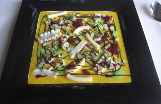 Galleria fotograficaCrema di piselli con cozza, il piatto in apertura del pasto da Gualtiero Marchesi a Erbusco, Brescia, telefono +39.030.7760562Astice in salsa d'astice, un piatto&nbsp;ispirato a un'opera dell'artista Emilio ScanavinoSpaghetti Felicetti in bianco e nero. Sul fondo, salsa al nero di seppia da mescolare con gli spaghetti. Da sempre al centro dell'ispezione marchesiana, la pasta sta per diventare protagonista di due interi menu ad hoc: "Intorno allo spaghetto" e "A tutta pasta"Trancio di merluzzo nero arrosto e porri brasati. &laquo;Cosa chiedere di pi&ugrave; di un semplice, grandioso&nbsp;merluzzo dell'Alaska?&raquo;, spiega il Maestro