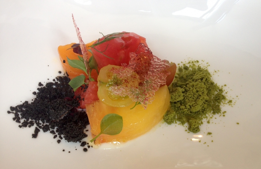 Galleria fotografica






Manzo, lampone, parmigiano








Piselli, panace e arancio confit








Bietole e more








Uovo, mais, cumino





