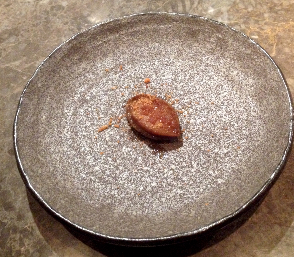 Galleria fotografica






Panoramica dal 32mo piano del Lotte Hotel di Seul. La capitale della Corea del Sud (che i locali pronunciano "sol"), con 10 milioni di abitanti (25 considerando tutta la proncia di Gyeonggi) è tra le città più popolose al mondo








Sfigurata nel Novecento dai Giapponesi (prima parte del secolo) e dalla guerra di Corea (1950-1953), oggi Seul ha un aspetto moderno, piuttosto occidentale








Con decine di milioni di turisti all'anno, Seul è tra le 10 città più visitate al mondo. Nella foto, una delle attrazioni più viste in città: il Dongdaemun Design Plaza, progettato da Zaha Adid e Samoo e completato nel marzo del 2014
 








A passeggio per il quartiere di Myeongdong, molto frequentato anche per l’alta concentrazione di ristoranti








Il viaggio era cominciato bene: tra le opzioni commestibili sui voli di Korean Air c’è proprio una squisita Bibimpap, con tanto di foglietto illustrativo








Bancarelle all’ingresso del mercato Namdaemun, tra i più popolari di Seul. Chiunque può andare e comprare; non occorrono licenze








Namdaemun, trippa a mollo








L’affitto di una bancarella al Namdaemun costa circa 2.000 dollari americani al mese, ma consente un ricavo medio mensile di almeno il doppio








Cozze giganti, molto popolari sulle tavole coreane








I mercati sono sterminati, molto puliti e per nulla caotici








All’interno del mercato, c’è anche un ristorante molto spartano e molto buono. Serve di tutto: hoe (pesce crudo), kimchi (verdure fermentate), guk tang (zuppe), bibimpap…








Baek kimchi: cavolo stufato con rape bianche, pere, prezzemolo coreano. Talvolta è servito anche con le castagne








Scodella di Bibimbap








Uova di quaglia bollite, aglio e edamame








A chiusura del pasto, ecco una bella zuppa fumante (erano le 8 del mattino)








Zuppa di alghe e merluzzo








Mingles, sulla Cheongdam-dong nel quartiere di Gangnam-gu, è l’indirizzo più interessante di cucina coreana contemporanea. L’ha aperto poco più di un anno fa Mingoo Kang, tornato a casa dopo esperienze da Martin Berasategui e da Nobu Bahamas








Mingoo Kang propone un solo menu degustazione da 88.000 won (circa 70 euro). Ognuno dei piatti contiene sempre un elemento fermentato








Mingles esprime un approccio creativo fondato però sulle salse fermentate, pilastro della cucina coreana tradizionale: cho (aceto), gan-jang (salsa di soia), gochu-jang (pasta molto piccante di peperoni rossi, fagioli di soia bolliti e sale), doen-jang (pasta di fagioli di soia), erbe e spezie








Composizione iniziale di amuse bouche. Da sinistra a destra: Polpo, foglia di senape e pasta di aioli fermentata; Gelatina di bacche omija, zuppetta di asparagi bianchi, mirtilli e spuma di aceto nero e Pera arrotolata nella sogliola (salsa di gochu jang marinata nello yuzu), uva e peperoncino








Sandwich di fegato di rana pescatrice in sfoglia di miele su chip di funghi








Insalata di noodle di riso con senape coreana, spuma di tofu, alghe marinate, abalone e aragosta








Torchon di foie gras marinato nel doen jang (pasta di fagioli di soia), vino di prugne dorate corane e kimchi bianco








Branzino al vapore con calamari mignon brasati in cima e alga combu, brodo di alghe, granchio e kimchi bianco








Cracker di alghe e tapioca con polvere di tartufo, uova di salmone, melanzana e purea di mango








Noodle di umami (capelli d’angelo, pasta di alghe e inchiostro di seppia), brodo di pollo e pesce, spuma di lemongrass, ricci di mare, ostriche fritte e gambero








Per dessert, Crème brulee di jang tro, pican di gan-jang, gochu-jang, gelato alla vaniglia e spuma di whisky








La squadra del ristorante Mingles fa festa a fine cena coi colleghi dell’Osteria Francescana. Al centro, Massimo Bottura, presenza illustre del Seoul Gourmet Festival (leggi qui)








Al centro, Vivian Han, patron del ristorante Congdu, uno dei più quotati in città, il posto ideale esperire la doppia anima della cucina coreana, tra la tradizione e una avanguardia moderata. Con lei si riconoscono lo chef Hwan Eui Lee e Chris Kwon, regista di sala (foto David Rosengarten)








The bella veranda del ristorante Congdu, indirizzo 116-1 Deoksu Palace








Spalla di maiale Jeju cotta in bassa temperatura per 48 ore con gimchi invecchiato








Carpaccio di manzo con 3 tipi di salsa di soia stagionata, caviale e insalata di fiori








Il cocktail più noto del Congdu: makgeolli di fagioli neri e ginseng rosso invecchiato 6 anni








AND dining, il ristorante di Jinmo Jang, si trova sulla Hannam-dong, quartiere di Yongsan-gu, quartiere vivace ad alto tasso hispter nella periferia meridionale della città. Si accede al ristorante di fine dining da una porticina, dopo aver passato una caffetteria da colazione








E’ un bancone di soli 8 coperti in tutto, con 3 persone in cucina. Solo menu degustazione da 130.000 won (105 euro circa)








Jinmo Jang, 30 anni, e il suo sous chef ByeongCheol Mun, 21 anni. La cucina di AND parte da una base coreana ma poi spazia in tutto il mondo, con richiami alla Nordic Cuisine e ampie parentesi anche al tecno-emozionale di stampo spagnolo (sifoni, maltodestrine, eccetera)








Amuse bouche: Minisandwich di mela e formaggio di capra, croquette alla carota e arancio, latte di tigre e tuorlo d’uovo al tartufo. Sotto, tartufo al cioccolato e gochujang








Tartare di capasanta con latte di ricci di mare e neve








Sea ("mare"): sabbia edibile di aringhe affumicate, alghe, olio di fagioli fermentati con maltodestrina di tapioca. Il tutto è servito con gamberi al vapore, lumache di mare, vongole, ostriche feremntate e tunicata





