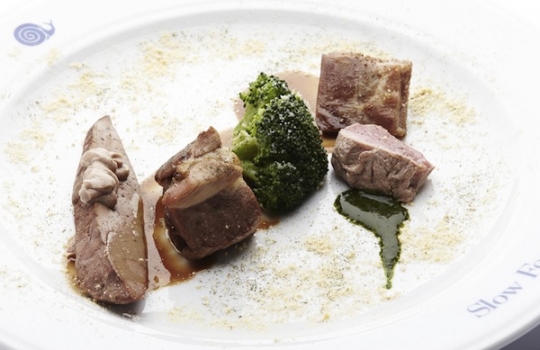 Galleria fotograficaFulvio Pierangelini, a lungo chef del Gambero Rosso di San Vincenzo (Livorno)La celebre Passatina di ceci con gamberi di Fulvio Pierangelini (qua il racconto integrale della lezione)Davide Scabin, chef del Combal.Zero di Rivoli (Torino)Il cyber egg di Davide Scabin, piatto simbolo del cuoco piemontesePasta salad di Davide ScabinVittorio Fusari, Dispensa Pane e Vini ad Adro (Brescia)L&rsquo;Interpretazione dell&rsquo;agnello di Alpago di Vittorio Fusari