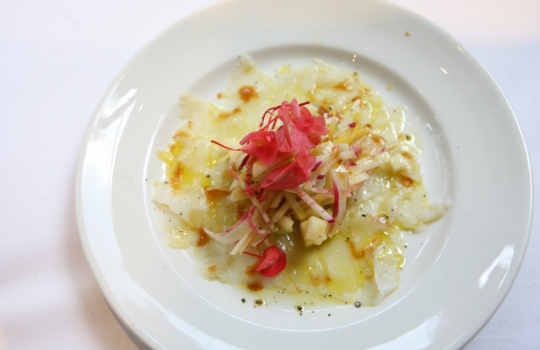 Galleria fotografica






Giuseppe Rambaldi del Combal.Zero, in sostituzione dello chef Davide Scabin, Mario Batali, Babbo e tanto altro a New York e Cesare Battisti, Ratanà a Milano








Ravioli gamberi e basilico con burro e zucca di Mario Batali








Penne con crema di peperoni di Cesare Battisti








Riccardo Felicetti e Pavia Rosati








Mario Batali e Alex Pilas, responsabile delle cucine di Eataly New York








Moreno Cedroni, ristorante Madonnina del Pescatore di Senigallia (Ancona) e Dave Pasternack, Esca a New York City








Baccalà e lepre in salsa di lamponi di Moreno Cedroni





