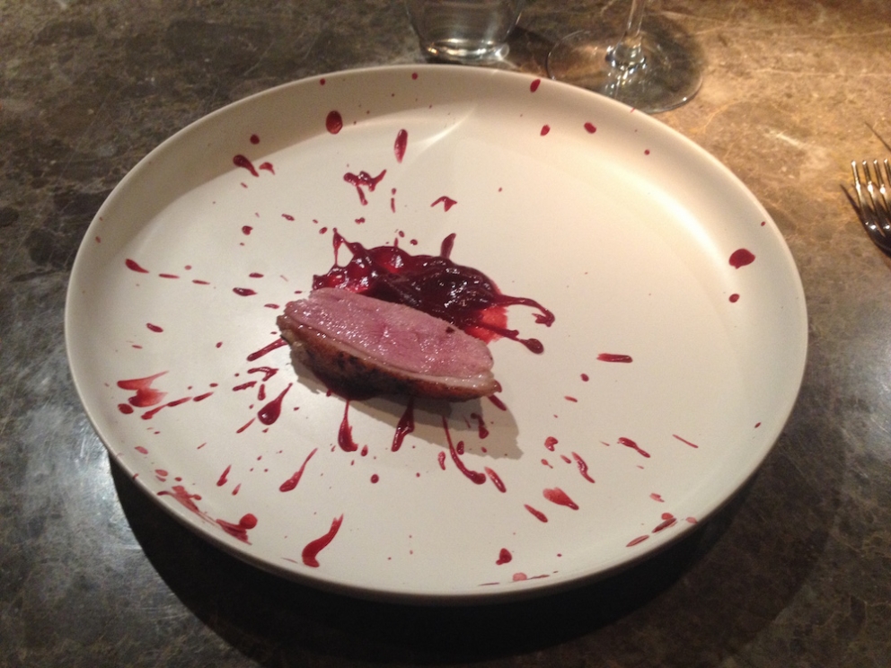 Galleria fotografica






Panoramica dal 32mo piano del Lotte Hotel di Seul. La capitale della Corea del Sud (che i locali pronunciano "sol"), con 10 milioni di abitanti (25 considerando tutta la proncia di Gyeonggi) è tra le città più popolose al mondo








Sfigurata nel Novecento dai Giapponesi (prima parte del secolo) e dalla guerra di Corea (1950-1953), oggi Seul ha un aspetto moderno, piuttosto occidentale








Con decine di milioni di turisti all'anno, Seul è tra le 10 città più visitate al mondo. Nella foto, una delle attrazioni più viste in città: il Dongdaemun Design Plaza, progettato da Zaha Adid e Samoo e completato nel marzo del 2014
 








A passeggio per il quartiere di Myeongdong, molto frequentato anche per l’alta concentrazione di ristoranti








Il viaggio era cominciato bene: tra le opzioni commestibili sui voli di Korean Air c’è proprio una squisita Bibimpap, con tanto di foglietto illustrativo








Bancarelle all’ingresso del mercato Namdaemun, tra i più popolari di Seul. Chiunque può andare e comprare; non occorrono licenze








Namdaemun, trippa a mollo








L’affitto di una bancarella al Namdaemun costa circa 2.000 dollari americani al mese, ma consente un ricavo medio mensile di almeno il doppio








Cozze giganti, molto popolari sulle tavole coreane








I mercati sono sterminati, molto puliti e per nulla caotici








All’interno del mercato, c’è anche un ristorante molto spartano e molto buono. Serve di tutto: hoe (pesce crudo), kimchi (verdure fermentate), guk tang (zuppe), bibimpap…








Baek kimchi: cavolo stufato con rape bianche, pere, prezzemolo coreano. Talvolta è servito anche con le castagne








Scodella di Bibimbap








Uova di quaglia bollite, aglio e edamame








A chiusura del pasto, ecco una bella zuppa fumante (erano le 8 del mattino)








Zuppa di alghe e merluzzo








Mingles, sulla Cheongdam-dong nel quartiere di Gangnam-gu, è l’indirizzo più interessante di cucina coreana contemporanea. L’ha aperto poco più di un anno fa Mingoo Kang, tornato a casa dopo esperienze da Martin Berasategui e da Nobu Bahamas








Mingoo Kang propone un solo menu degustazione da 88.000 won (circa 70 euro). Ognuno dei piatti contiene sempre un elemento fermentato








Mingles esprime un approccio creativo fondato però sulle salse fermentate, pilastro della cucina coreana tradizionale: cho (aceto), gan-jang (salsa di soia), gochu-jang (pasta molto piccante di peperoni rossi, fagioli di soia bolliti e sale), doen-jang (pasta di fagioli di soia), erbe e spezie








Composizione iniziale di amuse bouche. Da sinistra a destra: Polpo, foglia di senape e pasta di aioli fermentata; Gelatina di bacche omija, zuppetta di asparagi bianchi, mirtilli e spuma di aceto nero e Pera arrotolata nella sogliola (salsa di gochu jang marinata nello yuzu), uva e peperoncino








Sandwich di fegato di rana pescatrice in sfoglia di miele su chip di funghi








Insalata di noodle di riso con senape coreana, spuma di tofu, alghe marinate, abalone e aragosta








Torchon di foie gras marinato nel doen jang (pasta di fagioli di soia), vino di prugne dorate corane e kimchi bianco








Branzino al vapore con calamari mignon brasati in cima e alga combu, brodo di alghe, granchio e kimchi bianco








Cracker di alghe e tapioca con polvere di tartufo, uova di salmone, melanzana e purea di mango








Noodle di umami (capelli d’angelo, pasta di alghe e inchiostro di seppia), brodo di pollo e pesce, spuma di lemongrass, ricci di mare, ostriche fritte e gambero








Per dessert, Crème brulee di jang tro, pican di gan-jang, gochu-jang, gelato alla vaniglia e spuma di whisky








La squadra del ristorante Mingles fa festa a fine cena coi colleghi dell’Osteria Francescana. Al centro, Massimo Bottura, presenza illustre del Seoul Gourmet Festival (leggi qui)








Al centro, Vivian Han, patron del ristorante Congdu, uno dei più quotati in città, il posto ideale esperire la doppia anima della cucina coreana, tra la tradizione e una avanguardia moderata. Con lei si riconoscono lo chef Hwan Eui Lee e Chris Kwon, regista di sala (foto David Rosengarten)








The bella veranda del ristorante Congdu, indirizzo 116-1 Deoksu Palace








Spalla di maiale Jeju cotta in bassa temperatura per 48 ore con gimchi invecchiato








Carpaccio di manzo con 3 tipi di salsa di soia stagionata, caviale e insalata di fiori








Il cocktail più noto del Congdu: makgeolli di fagioli neri e ginseng rosso invecchiato 6 anni








AND dining, il ristorante di Jinmo Jang, si trova sulla Hannam-dong, quartiere di Yongsan-gu, quartiere vivace ad alto tasso hispter nella periferia meridionale della città. Si accede al ristorante di fine dining da una porticina, dopo aver passato una caffetteria da colazione








E’ un bancone di soli 8 coperti in tutto, con 3 persone in cucina. Solo menu degustazione da 130.000 won (105 euro circa)








Jinmo Jang, 30 anni, e il suo sous chef ByeongCheol Mun, 21 anni. La cucina di AND parte da una base coreana ma poi spazia in tutto il mondo, con richiami alla Nordic Cuisine e ampie parentesi anche al tecno-emozionale di stampo spagnolo (sifoni, maltodestrine, eccetera)








Amuse bouche: Minisandwich di mela e formaggio di capra, croquette alla carota e arancio, latte di tigre e tuorlo d’uovo al tartufo. Sotto, tartufo al cioccolato e gochujang








Tartare di capasanta con latte di ricci di mare e neve








Sea ("mare"): sabbia edibile di aringhe affumicate, alghe, olio di fagioli fermentati con maltodestrina di tapioca. Il tutto è servito con gamberi al vapore, lumache di mare, vongole, ostriche feremntate e tunicata








Abalone e uova di triglia disidratate





