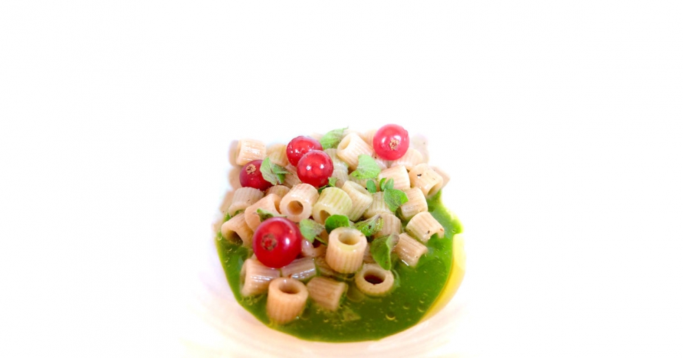 Galleria fotografica






Sulla destra, Spugna di pistacchio salato di Niko Romito (foto Tanio Liotta). Romito sarà relatore a Identità Milano









Pane, burro e alici di Yoji Tokuyoshi (foto Tanio Liotta)









Gli appetizer a base di pollo di Andrea Ribaldone, che sarà relatore a Identità Milano









Canocchie, acqua di pomodoro e verbena essiccata di Gianluca Gorini (foto Tanio Liotta). Gorini sarà relatore a Identità Milano









Yin Yang di gamberi rossi, quinoa allo zenzero e avocado con leche de tigre al mango di Italo Bassi (foto Aromicreativi)









Gambero, olio di semi di fragola e Campari di Riccardo Camanini (foto Brambilla-Serrani). Camanini sarà relatore a Identità Milano









Orto di lumache di Norbert Niederkofler (foto Tanio Liotta). Niederkofler sarà relatore a Identità Milano









Tartare di Fassona all'acqua cotta di porcini di Carlo Porcu (foto Tanio Liotta)






