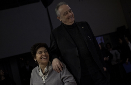 Galleria fotograficaViviana Varese, chef e titolare di Alice in via Adige a Milano, telefono +39.02.5462930, con Alfredo Zini, vice presidente della FipeGianluca Fusto, globetrotter del cioccolato, telefono +39.389.6916364, premiato come Pasticciere dell'Anno da Sara Peirone, responsabile Top Gastronomy di LavazzaClaudio Sadler, chef e patron del ristorante Sadler in via Ascanio Sforza 77 a Milano, telefono +39.02.58104451. Suo il premio Birra in cucina ricevuto dalle mani di Alfredo Pratolongo, responsabile Comunicazione e Affari Istituzionali di Heineken ItaliaSimone Padoan, titolare dei Tigli a San Bonifacio in provincia di Verona, telefono +39.045.6102606, padre della pizza gourmet e come tale premiato con il Petra Creativit&agrave; in cucina da Chiara Quaglia e Piero Gabrieli di Molino Quaglia
Franco Aliberti premiato da Paolo Caporossi, Marketing Manager Italia di S.Pellegrino, come miglior giovane nel panorama italiano. Appunto importante: dopo una vita come pasticciere, Franco all'Osteria Francescana si occuper&agrave; di primi piatti. Per i dessert c'&egrave; tempoMassimo Bottura con Nicola Baldrighi, presidente del Consorzio di tutela del Grana Padano. La faraona dolce-salata dello chef-patron dell'Osteria Francecana, in via Stella a Modena, telefono +39.059.210118, &egrave; stata giudicata il Piatto dell'AnnoDue famiglie per un premio: Matteo e Camilla Lunelli, titolari della trentina Cantine Ferrari, con Chicco e Bobo Cerea, Famiglia dell'Anno 2012, alla testa del ristorante Da Vittorio a Brusaporto in provincia di Bergamo, telefono +39.035.681024
Missy Robbins &egrave; la straordinaria guida di ben due locali che a New York si chiamano A Voce, sulla Madison e sulla Park. Quest'anno a Milano, Missy &egrave; stata premiata da Manfredi Barbera, titolare dei Premiati Oleifici Barbera, per avere esaltato la&nbsp; Tipicit&agrave; italiana in cucinaNiko Romito, faro del Reale Casadonna nella nuova sede di Castel di Sangro in provincia dell'Aquila, telefono +39.0864.69382, &egrave; il Cuoco dell'Anno Nino Negri secondo noi di Identit&agrave; GoloseAlessandro Gilmozzi, chef e patron del Molin a Cavalese in provincia di Trento, telefono +39.0462.340074, premiato da Giovanni Minetti, direttore generale di Fontanafredda - Mirafiore, perch&eacute; il miglior Artigiano della gola dell'anno 2012