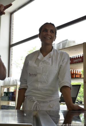 Galleria fotograficaPaolo Casanova, chef padrone di casa del Dopolavoro
Sullo sfondo, il nippo-brasiliano Roberto Okabe, protagonista con i maki in versione rubitt
La Lingua cotta in due modi di Eugenio Roncoroni e Beniamino Nespor del ristorante Al MercatoProve generali della Brass Jazz Band
L'Anguria con quartirolo e menta di Alice Delcourt, chef dell'Erba BruscaDegustazione di rubitt
Acqua Panna e S.Pellegrino e Birra Moretti, sponsor della maratona insieme a Lavazza, Inoxpi&ugrave;, San Bitter e Macelleria Annunciata
Cesare Battisti, il "padre" dei rubitt: al Ratan&agrave;, Battisti propone da sempre le "piccole cose di pregio" all'ora dell'aperitivo
&nbsp;Il Panino con lampredotto in due bocconi: il rubitt &egrave; a firma Roncoroni&Nespor
La Tartare di vitello sanato con bottarga, uova di trota e topinambur croccante di Cesare Battisti. La splendida carne &egrave; della Macelleria Annunciata di Milano
Maratona a suon di jazz
La Frittura di schie su polentina mediterranea di Paolo Casanova
Uno dei tre dolci rubitt del pasticciere Luca De Santi: il Biscotto bretone croccante con albicocca marinata al lime e cremoso allo yogurt. De Santi ha anche firmato la merenda del pomeriggio con biscotti e gelatine.
La lavagna del Dopolavoro con il Menu Rubitt
Un'esterna dell'HangarBicocca
Maki Selection by Roberto Okabe e Gustavo YoungI cooking show svolti durante la maratona: ogni chef ha spiegato segreti e passaggi di ciascuna sua piccola creazioneLe Uova in salamoia di Roncori e Nespor
&nbsp;Lo Scottadito di Cesare Battisti
Degustazione di rubitt
Pomeriggio al Dopolavoro
Eugenio Roncoroni e Paolo CasanovaRubitt
