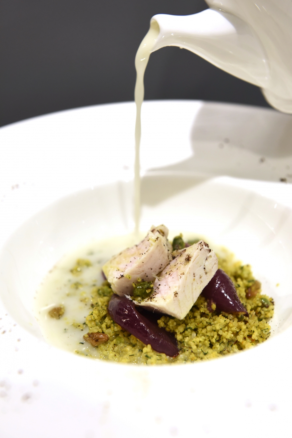 Photogallery






 La sala degustazioni del Roma FOOD&WINE Festival 2014: 200 vini di 59 aziende vinicole













 Da sinistra: Viviana Varese, Cristina Bowerman, Cesare Battisti e Luca Montersino 








 La coda alla vaccinara è caduta nel risotto di Cesare Battisti








Rosemary’s Ceci: Crema di ceci al curry con calamaretti, olio all’estratto di rosmarino e brodo intenso di calamari. Piatto di Viviana Varese








 Agnello & Carciofi di Cristina Bowerman








 Le degustazioni guidate organizzate da Helmuth Koecher













 Da sinistra: Andrea Provenzani, Angelo Sabatelli e Luciano Monosilio





