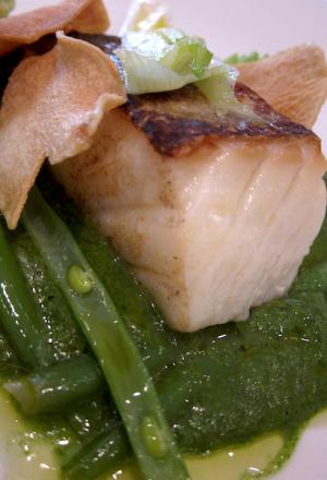 Galleria fotograficaParticolare della giacca da cuoca di Antonella Millarte, gastronoma, appassionata sostenitrice della causa della qualit&agrave; dell'agro-alimentare pugliese. Ha presentato l'intera giornata di Qoco 2011 alla Tenuta Cocevola ad AndriaLo chef Ishii Hidenao e il giornalista Shingeru Haiashi, socio di Eataly in Giappone
Posate surgelate per il sashimiL'Insalata di orata cruda di Ishii HidenaoYuko Suyama, giornalista giapponese da tempo trapiantata a MilanoAntonella Millarte con Bill Knott, Elisabeth Minchilli e Lucy GordanLa Calamarata con ceci neri, gamberi crudi e bottarga di muggine di Alex Pilas, il responsabile di tutta la ristorazione di Eataly New York. Alle sue dipendenze oltre 400 personeAlex Pilas con Luciana Doronzo (Regione Puglia)Oscar Farinetti a Qoco 2011L'occhio di Elvio Gorelli, telereporter brindisino, da tempo residente nel Canton Ticino
Il Baccal&agrave; Gadus Morhua su pinzimonio invernale, zimino di bietole e olio extravergine d'oliva cultivar Coratina, secondo di pesce di Enrico Panero