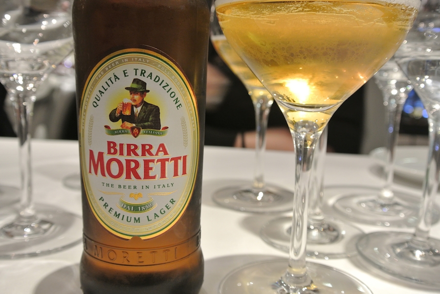 Galleria fotografica





















Schegge di Grana Padano, fettine di prosciutto crudi e Ferrari Maximum Brut come aperitivo a Stelle di Stelle










