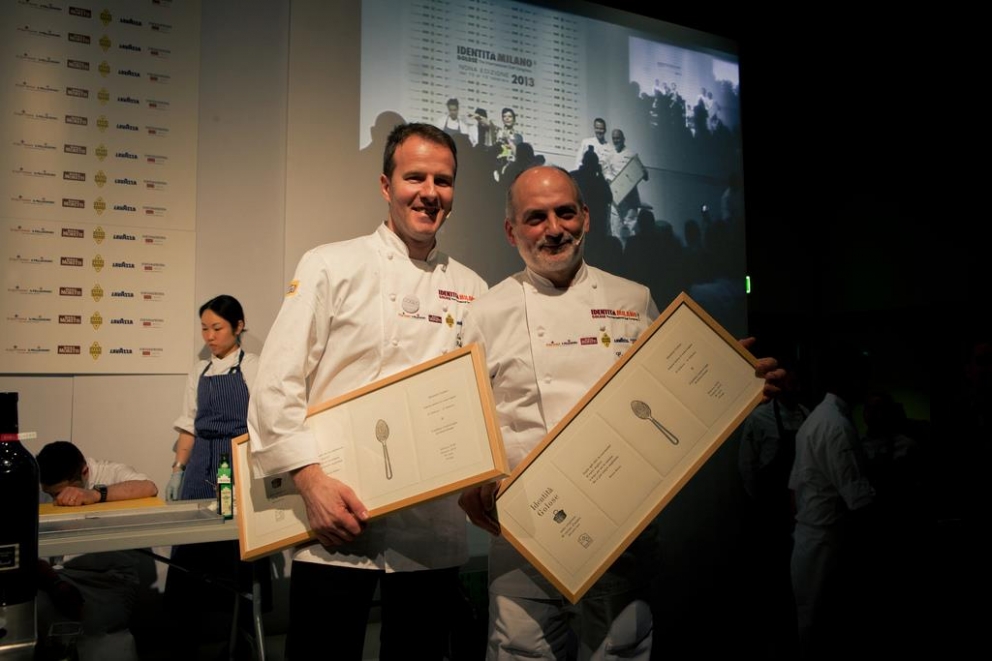 Photogallery






MAYA CALENDAR – All the 2015 communication for I Tigli will enjoy an illustration that Gianluca Biscalchin drew for the purpose: a Maya calendar representing the seasons and the ingredients Padoan usually uses








THE FIRST PIZZA – A contemporary take on the classic Margherita. This is the pizza he prepared for his first clients: «They were my neighbours, in 1994». Margherita was "classic", but Padoan-like: with fresh tomato and buffalo milk mozzarella, warmed on the side and left to drip








TECHNOLOGY OR NOT - «There’s no technology that can help if, when you cook, you do not feel the pleasure of an artisanal work, which does not allow for distraction»








HIS DAUGHTER GAIA - In 1999 Gaia, Simone’s daughter, was born, a key year as on that same year he starts to desire a professional change and a new identity 









RESEARCH – In 2000 Simone starts to analyse his first intuitions into detail. Four years of research on raw materials, cooking and, of course, making bread with mother yeast. This is when his pizza in eight slices was born 








ORIGINS AND TRADITION – Still, Padoan is very tied to his origins, as demonstrated by his choice of staying in San Bonifacio, and he’s convinced that only by remaining authentic and coherent one can let his star shine








IDENTITA' GOLOSE (1) - Padoan and I Tigli conquer more and more attention in the Italian gastronomic scene, including that of Paolo Marchi, creator of Identità Golose, who in 2008 starts to invite Simone to the congress (in the photo, the two are on the stage of Identità di Libertà, in San Marino in 2011)








THE “NEW” I TIGLI – Another turning point arrives in 2012, in particular during the three summer months, those that Padoan needed to renovate the restaurant








the old Tigli...








...and the new one








IDENTITA' GOLOSE (2) - Padoan on the stage of Identità Milano 2014, with Francesca Barberini









«THE PIZZAS I HOLD DEAREST»– Certainly the one with Burrata and prosciutto San Daniele “riserva 18 mesi”. He says: «The idea came during a motorbike tour with some friends, in 1995. We were in Tuscany, we were hungry, we went inside a shop and asked for a sandwich. The lady prepared one with burrata and prosciutto ham. Fabulous» (photo Passione Gourmet)








«LE PIZZE CUI SONO PIU AFFEZIONATO» (2) - La pizza Tagliata di tonno pinna gialla del Mediterraneo su cipolla di Tropea marinata al balsamico, «una rivisitazione della "tonno e cipolle" che si trova ovunque, col tonno in scatole e la cipolla che arriva da chissà dove. La mia versione fu un successo clamoroso, compravamo un tonno da 50-60 chili ogni settimana, a fine estate facevo scorta di cipolle per tutto l'inverno». Rapida marinatura nell'aceto, il tonno appena scottato, sale Maldon... Ora la pizza non è più in carta, per ragioni etiche










