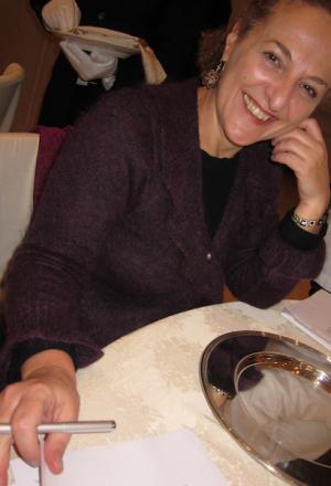 Galleria fotograficaParticolare della giacca da cuoca di Antonella Millarte, gastronoma, appassionata sostenitrice della causa della qualit&agrave; dell'agro-alimentare pugliese. Ha presentato l'intera giornata di Qoco 2011 alla Tenuta Cocevola ad AndriaLo chef Ishii Hidenao e il giornalista Shingeru Haiashi, socio di Eataly in Giappone
Posate surgelate per il sashimiL'Insalata di orata cruda di Ishii HidenaoYuko Suyama, giornalista giapponese da tempo trapiantata a MilanoAntonella Millarte con Bill Knott, Elisabeth Minchilli e Lucy GordanLa Calamarata con ceci neri, gamberi crudi e bottarga di muggine di Alex Pilas, il responsabile di tutta la ristorazione di Eataly New York. Alle sue dipendenze oltre 400 personeAlex Pilas con Luciana Doronzo (Regione Puglia)Oscar Farinetti a Qoco 2011L'occhio di Elvio Gorelli, telereporter brindisino, da tempo residente nel Canton Ticino
Il Baccal&agrave; Gadus Morhua su pinzimonio invernale, zimino di bietole e olio extravergine d'oliva cultivar Coratina, secondo di pesce di Enrico PaneroSempre lo straordinario baccal&agrave; di Enrico PaneroUna singlolare immagine a incastro tra Enrico Panero, chef del Marin, il ristorante di Eataly a Genova, e Gianluca Biscalchin, autore e illustratoreEnrico Panero, piemontese di Fossano (Cuneo), 25 anni a gennaio 2012Faith Willinger, giornalista statunitense che ha trovato la sua America in Toscana, a Firenze a voler essere precisiLo Stracotto de La Granda al cucchiaio su passata di patate di montagna e olio extra vergine d'oliva cultivar Coratina, secondo di carne di Ugo AlciatiUgo Alciati, chef da Guido a Pollenzo, uno dei tre ristoranti stellati dei fratelli AlciatiLucy Gordan, giornalista statunitense da tempo stregata dall'Italia