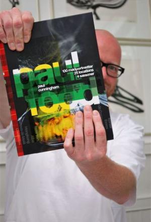 Galleria fotografica






L'ingresso del The Paul, nei giardini di Tivoli








Il cuocone inglese Paul Cunningham: «accidenti,  mi ero dimenticato dell’intervista»








«non ne posso più, sempre le solite domande»








«ma sei proprio sicuro che dovevamo vederci oggi?»








«vabbè, sorridiamo...»





