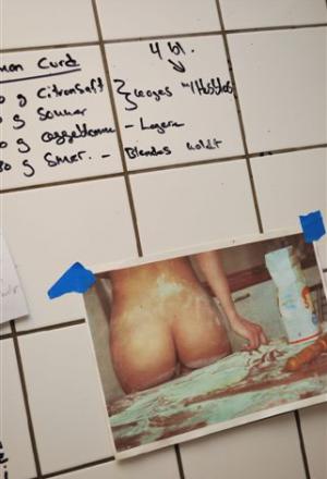 Galleria fotografica






L'ingresso del The Paul, nei giardini di Tivoli








Il cuocone inglese Paul Cunningham: «accidenti,  mi ero dimenticato dell’intervista»








«non ne posso più, sempre le solite domande»








«ma sei proprio sicuro che dovevamo vederci oggi?»








«vabbè, sorridiamo...»








«…e mostriamo la copertina del libro»








«lo ammetto, in alcuni passaggi è un po’ soporifero»








«hey chef, la sala è piena, forse è il caso di andare in cucina»








«ok, ma mi sbatto solo per aggiungere il rabarbaro al dessert»








«ancora un piccolo dettaglio...»








«eccolo»





