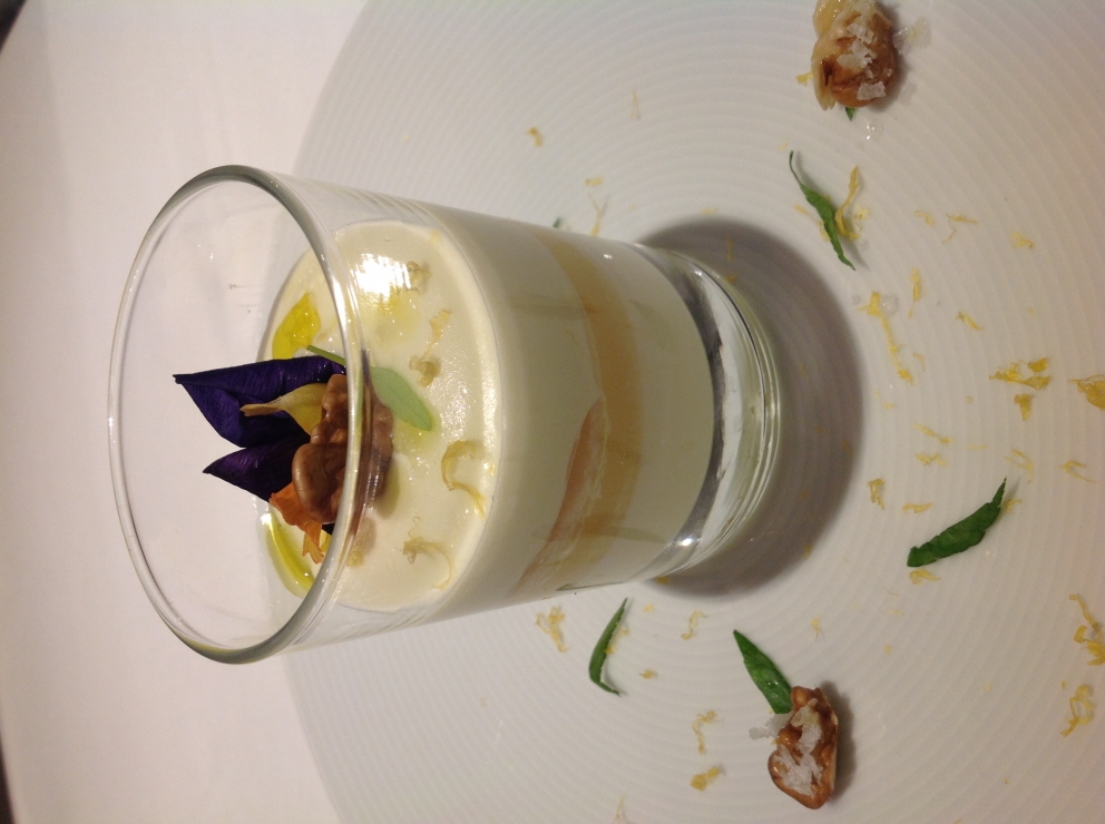 Galleria fotograficaLa sala del ristorante al lower ground floor, piano -1, di Harrods, teatro di Stelle di Stelle, 5 mesi di grande cucina italiana a LondraCarlo Cracco (Ristorante Cracco, Milano) - Risotto al pomodoro verde, pinoli tostatiCarlo Cracco - Tartare di manzo con tuorlo d'uovo marinato, tartufo bianco e mela cotognaCarlo Cracco - Cioccolato bruciato e dessert al prezzemoloCarlo Cracco - Filetto di vitello alla Rossini con foie gras, tartufo nero, spinaci e salsa al MarsalaChicco Cerea (Da Vittorio, Brusaporto, Bergamo) - Crema d'avocado con noci macadamia caramellate e sorbetto di yogurtChicco Cerea - Acciughe del Cantabrico, salsa di tonno e nocciole del PiemonteChicco Cerea - Polentina soffice con robiola di Roccaverano, tartufo bianco e salsa di Grana PadanoChicco Cerea, chef del ristorante Da Vittorio di Brusaporto, Bergamo, 3 stelle MichelinEnrico Crippa (Piazza Duomo, Alba, Cuneo) - Crema di patate d&rsquo;Alta Langa, uovo di quaglia al lapsang souchongEnrico Crippa - Vitello tonnato