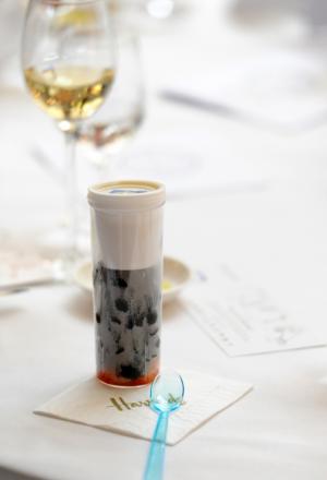 Galleria fotografica






Lo squadrone di Identità Londra al The Georgian di Harrods: in prima fila si riconoscono, da sinistra, Gennaro Esposito, Giuseppe Silvestri, Massimo Bottura, Luciano Monosilio, Carlo Cracco, Davide Scabin, Enrico e Roberto Cerea













Massimo Bottura, Osteria Francescana (Modena)








Giuseppe Silvestri, head chef di Harrods








L'Uovo in camicia allo zafferano, zucchine e cozze di Carlo Cracco








La carbonara di Luciano Monosilio








Trancio di pesce bianco scottato, variazione di clorofille e battuto di erbe aromatiche di Gennaro Esposito








Enrico Cerea, Da Vittorio a Brusaporto (Bergamo)








Luciano Monosilio, Pipero al Rex (Roma)




















