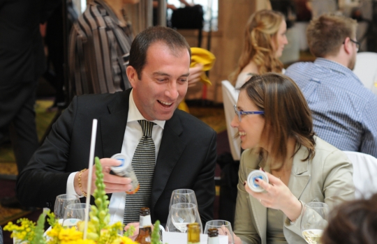 Galleria fotografica






Lo squadrone di Identità Londra al The Georgian di Harrods: in prima fila si riconoscono, da sinistra, Gennaro Esposito, Giuseppe Silvestri, Massimo Bottura, Luciano Monosilio, Carlo Cracco, Davide Scabin, Enrico e Roberto Cerea













L'Uovo in camicia allo zafferano, zucchine e cozze di Carlo Cracco








La carbonara di Luciano Monosilio








Trancio di pesce bianco scottato, variazione di clorofille e battuto di erbe aromatiche di Gennaro Esposito








Enrico Cerea, Da Vittorio a Brusaporto (Bergamo)








Luciano Monosilio, Pipero al Rex (Roma)























Davide Scabin, Combal.Zero di Rivoli (Torino)


















L'Insalatina di baccalà con le sue trippe e spuma di patate affumicate, piatto firmato dai fratelli Enrico e Roberto Cerea













Pasta shake





