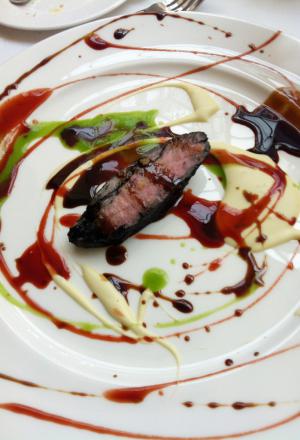 Galleria fotografica






Lo squadrone di Identità Londra al The Georgian di Harrods: in prima fila si riconoscono, da sinistra, Gennaro Esposito, Giuseppe Silvestri, Massimo Bottura, Luciano Monosilio, Carlo Cracco, Davide Scabin, Enrico e Roberto Cerea













Massimo Bottura, Osteria Francescana (Modena)








Giuseppe Silvestri, head chef di Harrods








L'Uovo in camicia allo zafferano, zucchine e cozze di Carlo Cracco








La carbonara di Luciano Monosilio








Trancio di pesce bianco scottato, variazione di clorofille e battuto di erbe aromatiche di Gennaro Esposito








Enrico Cerea, Da Vittorio a Brusaporto (Bergamo)








Luciano Monosilio, Pipero al Rex (Roma)























I Conchiglioni di Pasta Shake di Davide Scabin








Davide Scabin, Combal.Zero di Rivoli (Torino)













Davide Scabin













L'Insalatina di baccalà con le sue trippe e spuma di patate affumicate, piatto firmato dai fratelli Enrico e Roberto Cerea













Pasta shake













Una piccola parte del carello dei dolci dei Cerea













Enrico Cerea e il suo mondo di golosità dolci























Carlo Cracco, ristorante Cracco di Milano con il giornalista britannico Nigel Barden










