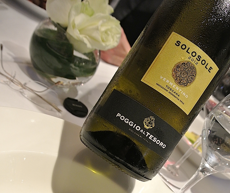 Galleria fotografica





















Schegge di Grana Padano, fettine di prosciutto crudi e Ferrari Maximum Brut come aperitivo a Stelle di Stelle


















Acciughe del Cantabrico, salsa tonnata e nocciole del Piemonte













Code di scampi con crema di mandorle e Roveja





