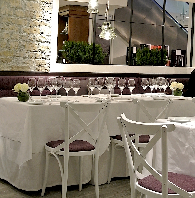 Galleria fotografica





















Schegge di Grana Padano, fettine di prosciutto crudi e Ferrari Maximum Brut come aperitivo a Stelle di Stelle





