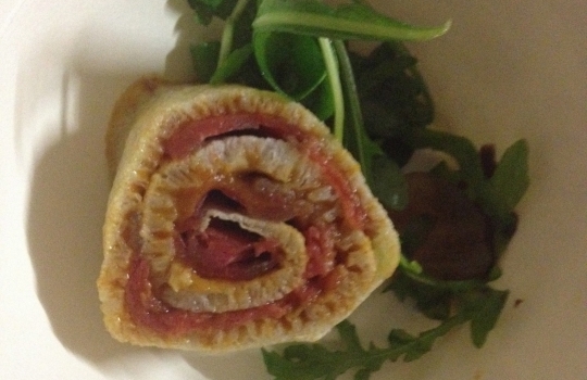 Galleria fotograficaPalloncini rossi in piazza di Spagna: via a Chef sotto le stelle 225 gradi, sole e tanti sorrisiLa terrazza del Palazzetto dell'Hotel Hassler, prologo dell'eventoA sinistra, il colombiano Roy Caceres di Metamorfosi e&nbsp;Massimo D'Innocenti di Casina ValadierA destra, Michele Gioia del Cesar della Posta VecchiaGianfranco Pascucci scherza con Alessandro Circiello e&nbsp;Anna Dente dell'Osteria di San CesarioDino De BellisMozzarella di bufala a go goMassimo Riccioli e consorteFabio Spada e Cristina Bowerman dell'Hostaria GlassPorchetta a volont&agrave;Agata Parisella impiatta polpette di Fassona, ma "giapponesi"Asado di manzo piemontese con salsa chimi churri e dulce de patata, piatto italo-argentino firmato Riccardo Di Giacinto e Emiliano LopezLopez & Di GiacintoAndrea Fusco di Giuda BallerinoIl piatto di Fusco e Caceres combina il baccal&agrave; e la crema di peperoni di Pontecorvo del primo con sapori e croccantezze colombiane del secondo (nella busta)