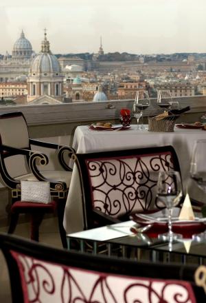 Galleria fotografica






IL MIGLIOR CHEF Cavit
Alessandro Negrini e Fabio Pisani
Il Luogo di Aimo e Nadia, Milano
Ne hanno fatta di strada questi due cuochi nati ai confini opposti d’Italia, Pisani in Puglia e Negrini in Valtellina, già premiati come sous-chef alla corte di Aimo e Nadia Moroni e ora primi assoluti. Da quando hanno la responsabilità del Luogo è sempre Grande Italia ma con sapori anche nuovi








LA MIGLIORE CHEF Sognatori del Gusto
Sara Preceruti
La Locanda del Notaio, Pellio Intelvi (Como)
L’Italia fatica a essere un paese per chef in rosa. Resiste la figura della cuoca che è anche moglie, fidanzata, figlia e raddoppia i fornelli di casa con quelli del locale. Sara Preceruti no. Lei ha scalzato lo chef uomo e ha legittimato stelle e onori con una personalità e sensibilità speciali








IL MIGLIOR CHEF STRANIERO Grana Padano
Kobe Desramaults
In De Wulf, Dranouter (Belgio)
Kobe, un nome che non puoi scordare, secco e netto, ha il grande merito di essere emerso con la sua cucina in un paese, il Belgio, che ha sempre avuto un rapporto stretto con la Francia. Ma lui è fiammingo, se ne infischia e tira diritto con menu solo suoi, prendere e godere. E a Gand ecco il bistrò








IL MIGLIOR SOUS-CHEF Lavazza
Alessandro Procopio
D’O, Cornaredo (Milano)
Non è facile il ruolo di numero due. Bisogna avere la sensibilità e l’intelligenza per capire e poi assecondare il proprio chef, nel caso di Alessandro Procopio il milanese Davide Oldani. Il re della cucina pop ha festeggiato i 10 anni di cucina popolare, resi golosi grazie anche al suo vice








IL MIGLIOR CHEF PASTICCERE Zafferano 3 Cuochi
Luca Sacchi
Cracco, Milano
Come ben raccontato in questa edizione dal suo patron Carlo Cracco, non è facile curare i dessert nel Ristorante Cracco perché non si deve avere la mentalità del pasticciere, bensì quella del cuoco che ragiona pensando anche al lato dolce. Luca Sacchi vi riesce e le sue preparazioni vincono








BIRRA IN CUCINA Birra Moretti
Daniele Usai
Il Tino, Ostia Lido (Roma)
Il Tino di Daniele Usai ha il gran merito, al Lido di Ostia, di non essere mai banale nelle proposte della carta. Non è il solito locale di mare e nemmeno nei bicchieri vengono versati i soliti vini. E la birra ha un ruolo importante, non è la fresca bionda per l’estate ma una realtà in cui credere





