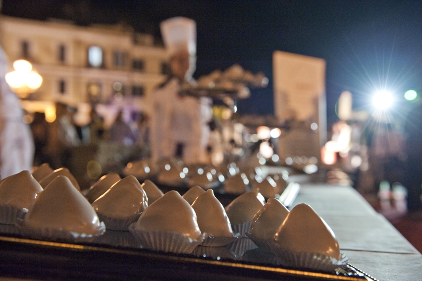 PhotogalleryPaolo Parisi and his slice, Sixties styleRaffaele Vitale&nbsp;of&nbsp;Casa del Nonno 13&nbsp;in Mercato San Severino (Salerno) prepairs his finger foods made with saffron mozzarellaFried moscardini&nbsp;by&nbsp;Francesco Nacci, Botrus&nbsp;restaurant in CeglieBeppe Ciavarelli&nbsp;of&nbsp;La Claque&nbsp;restaurant in MolfettaAntonio Scalera&nbsp;of&nbsp;La Bul&nbsp;in Ceglie and his Apulian gazpachoPanino with capocollo by&nbsp;Antonella Ricci&nbsp;and&nbsp;Vinod Sookar&nbsp;of&nbsp;Al Fornello da Ricci&nbsp;in CeglieAltamura's bread