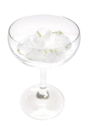 Galleria fotograficaPesce in scatolaTuorlo, scalogno, Beluga e caviale al tartufo neroAnguilla affumicata, acqua di spugnole e porri croccantiTagliatelle nere, polpa di riccio e bianco di seppiaGnocchi viola con crema di porri e tonno rosso