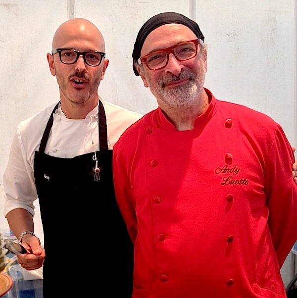 Galleria fotograficaIl cannolo di cous cous di Enrico Panero, del ristorante Da Vinci a Eataly Firenze, usato come evidenziatorePrima nazione in gara al Cous Cous Fest 2014 il Marocco con Majda Nabaoui, cuoca 19enne in forza all'Osteria Francescana a ModenaMajda Nabaoui, in Italia, a Modena, dall'et&agrave; di 9 anni, ha chiamato la sua proposta Da Modena al Marocco passando per la Sicilia, la sua colazione la mattina di sabatoI due concorrenti della Tunisia, entrambi in forza al Taglio a Milano, a destra Domenico della Salandra e al centro Mohamed Mabrouk catturato dalla bellezza della presentatrice Eliana ChiavettaL'Arancino di cous cous grazie al quale la Tunisia &egrave; arrivata alla finale a livello di giuria popolare superando il Marocco per appena un centesimo: 8,92 contro 8,91. Al suo interno scampi freschi. Nota curiosa: visto che eravano nel Trapanese, quindi Sicilia occidentale, sarebbe stato pi&ugrave; corretto chiamare il piatto ArancinaTre giorni di assaggi, tutto nel PalaBia, il tendone ridosso della spiaggia di San Vito Lo Capo. Il cielo ti invitava a mollare tutto e a tuffartiIl Cous Cous dolce, nome concreto del piatto della Francia, delle cuoche Marion Roger (cous chef di Alice Delcourt all'Erba Brusca a Milano) e Chiara Cilio, che hanno proposto un uso insolito del cous cous, in forma dolce, con tanto di gelato alla verbena. Con questo dessert, la Roger ha vinto il premio per l'originalit&agrave; e sfiorato il successo assoluto, centrato dalla Delcourt nel 2011 e 2012Maziar Farivar, radici iraniane e cittadinanza statunitense. Del suo piatto ricorderemo solo un eccessivo e gratuito uso del peperoncino. Doveva essere un cous cous nel segno dello Shrimp Jambalya ma, eliminato il prosciutto affumicato nel timore di imbattersi in musulmani in giuria, tutto &egrave; crollato.Il cous cous americano, un piatto imbarazzante, facile preferirgli quello francese. La giuria popolare ha votato il dessert 8,86 e il cous cous patriottico 7,86 (ma la giuria di esperti &egrave; stata ancora pi&ugrave; severa)Mohamed Mabrouk e Domenico della Salandra per una volta schierati nella giuria popolareIsraele in gara contro il Libano grazie a Michael Korenman, tutti presi in contropiede perch&eacute; si aspettavano un Michele, un lui e non una leiMichael Korenman &egrave; stata anche la cuica personale di Oprah Winfrey in America, conduttrice tiv&ugrave; e attrice. Il suo cous cous &egrave; piaciuto pi&ugrave; agli esperti che al pubblico. Ricco di spunti come i falafel, ottimi i singoli pezzi meno l'assemblaggio finale e un attimo inutile il tonno come nota del mare. Il piatto non aveva un nome: "Abbiamo avuto un'estata difficile per via della guerra che proprio non avevo pensato a come chiamarlo. Lo faccio ora e lo chiamo PACE". Applausi scrosciantiNahida Salman, cuoca libanese che dal 2006 vive a Ragusa in Sicilia, tra i suoi parenti anche l'attuale presidente della Repubblica del Libano Michel Suleiman. Il suo cous cous, lo Yakneh Tabule alla carne di agnello, &egrave; stato preferito per due centesimi dalla giuria popolare: 8,57 contro 8,55.Un dettaglio del cous cous libanese, il tabul&egrave; usato dalla chef come ripieno degli involtini di foglie di viteCome per Israele, la partecipazione dei cuochi della Palestina assume sempre un significato che trascende quello gastronomico. A volte ci scappa pure un signor piatto, non &egrave; stata questa la volta ma Hani Kasabra e Odeh Abu El Hawa hanno lo stesso strappato applausi. Se &egrave; stata un'estate pesante per chi vive in Israele, figuriamoci per loro (che, comunque, non arrivano da Gaza bensi da Betlemme). Sono ampiamente scusati se non hanno versato il miele in un cous cous di pollo e verdure in brodo, miele annunciato nel nome stesso della preparazione.Il Cous Cous con pollo e verdure della Palestina. Tanta buona volont&agrave;.Mamma Africa alias Konate Abibata, nativa di Abidjian e a Palermo dal 1994 dove presto avrebbe aperto un'osteria nel quartiere di Santa Chiara per i suoi connazionali ivoriani e via via per sempre pi&ugrave; italiani. Gi&agrave; nonna di sette nipoti, anima una fondazione a favore dei bambini del Burkina Faso, "un Paese ancora pi&ugrave; povero della Costa d'Avorio". Vincitrice due volte del Cous Cous Fest, 2006 e 2008, superata la Palestina per 9,11 contro 8,24, Mamma Africa si &egrave; aggiudicata il premio per la migliore presentazione.Mamma Africa ha chimato il suo cous cous Gli spiedini della nonna, lei ormai nonna e molto attaccata a sua madre. Per&ograve; gli spiedini di manzo non hanno sfilato. La cuoca ivoriana ha usato l'occasione per lanciare un messaggio di pace e di fratellanza tra le nazioni di Africa (la mano nera) e Europa (il fondo bianco) nel segno di un cuoro rosso e vivo. Il cous cous della Costa d'Avorio come &egrave; stato servito alla giuria tencica. Particolarmente scomodo e brutto il bicchiere per il sugo di carne, ma molto funzionale alla riuscita del piatto perch&eacute; uno poteva versarlo subito prima di papparselo. In finale invece Mamma Africa ha preferito, in assenza di bricchetti, versare il sugo prima di servire, ma cos&igrave; il torrino &egrave; risultato asciutto.L'ultimo confronto eliminatorio ha visto in gara l'Italia e l'Eritrea. Primi a uscire in sala i cuochi azzurri, il sanvitese Giuseppe Salmeri, in forza all'hotel Capo San Vito, tutto a sinistra nella foto, e il milanese Andrea Provenzani, chef-patron del Liberty.Andrea Provenzani aveva vinto le selezioni di giugno per rappresentare l'Italia al Cous Cous Fest vero e proprio, assieme con Giuseppe Salmeri, grazie a un piatto dominato dal pesce spada. Tre mesi dopo la ricciola, un esemplare di 36 chili, ha preso il posto dello spada e il piatto, presentato come La mia Sicilia, &egrave; diventato La nostra Sicilia, di Andrea e di Giuseppe. A fine eleminatorie, &egrave; risultato il pi&ugrave; voitato: 9,44. A farne le spese l'Eritrea, voto 8,58.Al cous cous italiano, per essere gustato, mancava il tocco finale, un latte di mandorle naturale, preparato dagli stessi chef.Neil Vivaldo, classe 1974, inizi&ograve; a lavorare nel ristorante eritreo dei genitori a Torino, il Mar Rosso, quando aveva 22 anni. Era il 1996 e solo da poche stagioni ha lasciato la sala per la cucina. A San Vito Lo Capo si &egrave; presentato con la madre, Harig&ugrave; Tealwe, brava a confezionare un Cous cous all'abissina.Il Cous cous all'abissina di Neil Vivaldo e sua madre Harig&ugrave; Tealwe. Per l'abbondanza di frutti di mare e crostacei nel sugo, &egrave; stato ribattezzato Cous cous allo scoglio.Fiamma Luzzati, una disegnatrice italiana di radici siciliane che da tempo vive a Parigi. Prezioso il suo contributo in giuria.Venerd&igrave; 26 settembre la finale tra i tre migliori cous cous secondo la giuria popolare, un finale finito cos&igrave;, con il tunisino Mohamed Mabrouk e l'italiano Andrea Provenzani che baciano Mamma Africa, davvero una grande donna. A destra Giuseppe Salmeri.Al cous cous dolce della Francia il premio per l'originalit&agrave; pi&ugrave; spiccata. A sinistra Chiara Cilio e a destra Marion Roger, sous chef all'Erba Brusca a Milano.Alla Costa d'Avorio il premio della giuria tecnica per la migliore presentazione. Nella foto Mamma Africa, alias Abibata Konate, con la coppa. Nonna di sette nipoti, a San Vito Lo capo si &egrave; fatta accompagnare in cucina da uno di loro, Issouf Sanogo.Unici a migliorarsi rispetto alla prima fase, la vittoria a livello di giuria popolare &egrave; andata all'Italia davanti a Costa d'Avorio e Tunisia. Felicissimi Andrea Provenzani e Giuseppe Salmeri con il piatto ricevuto in premio.Non era mai accaduto che a livello di giuria tecnica vi fossero due nazioni a pari merito. E' successo adesso, edizione numero 17: 92 centesimi per la Francia e 92 per l'Italia. Che fare? Regola decisa al momento: vale doppio il voto del presidente, nel circostanza Paolo Marchi. E cos&igrave; la Francia, per un punto, perse la coppa: 10 contro 9 per la coppia Provenzani-Salmeri.Venerd&igrave; scorso, 26 settembre, &egrave; finita con un bagno di folla per i due volte vincitori, Andrea Provenzani e Giuseppe Salmeri. Giusto cos&igrave;: non capita tutti i giorni.