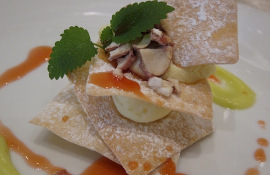 Galleria fotograficaParticolare della giacca da cuoca di Antonella Millarte, gastronoma, appassionata sostenitrice della causa della qualit&agrave; dell'agro-alimentare pugliese. Ha presentato l'intera giornata di Qoco 2011 alla Tenuta Cocevola ad AndriaLo chef Ishii Hidenao e il giornalista Shingeru Haiashi, socio di Eataly in Giappone
Posate surgelate per il sashimiL'Insalata di orata cruda di Ishii HidenaoYuko Suyama, giornalista giapponese da tempo trapiantata a MilanoAntonella Millarte con Bill Knott, Elisabeth Minchilli e Lucy GordanLa Calamarata con ceci neri, gamberi crudi e bottarga di muggine di Alex Pilas, il responsabile di tutta la ristorazione di Eataly New York. Alle sue dipendenze oltre 400 personeAlex Pilas con Luciana Doronzo (Regione Puglia)Oscar Farinetti a Qoco 2011L'occhio di Elvio Gorelli, telereporter brindisino, da tempo residente nel Canton Ticino
Il Baccal&agrave; Gadus Morhua su pinzimonio invernale, zimino di bietole e olio extravergine d'oliva cultivar Coratina, secondo di pesce di Enrico PaneroSempre lo straordinario baccal&agrave; di Enrico PaneroUna singlolare immagine a incastro tra Enrico Panero, chef del Marin, il ristorante di Eataly a Genova, e Gianluca Biscalchin, autore e illustratoreEnrico Panero, piemontese di Fossano (Cuneo), 25 anni a gennaio 2012Faith Willinger, giornalista statunitense che ha trovato la sua America in Toscana, a Firenze a voler essere precisiLo Stracotto de La Granda al cucchiaio su passata di patate di montagna e olio extra vergine d'oliva cultivar Coratina, secondo di carne di Ugo AlciatiUgo Alciati, chef da Guido a Pollenzo, uno dei tre ristoranti stellati dei fratelli AlciatiLucy Gordan, giornalista statunitense da tempo stregata dall'ItaliaCristiana Ceci, giornalista (e marchigiana di Ascoli Piceno)Felice Sgarra, chef del ristorante Umami, tra il sindaco di Andria Nicola Giorgino e l'assessore al marketing territoriale Benedetto Miscioscia