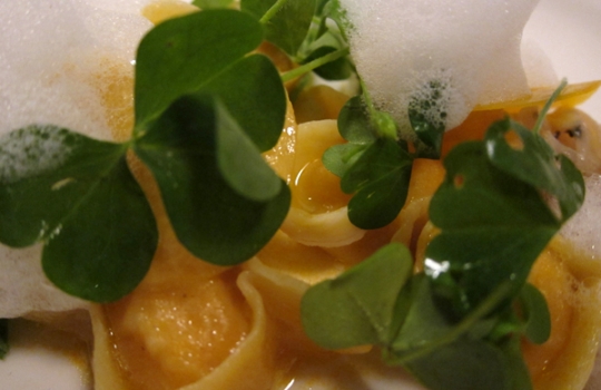 Galleria fotografica






Dietro alle quinte del Ratanà, telefono +39.02.87128855: Cesare Battisti e Giovanni Passerini prendono le misure tra loro, in una cucina che per il parigino è nuova. 





