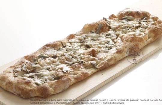 Galleria fotograficaSimone Padoan, Pizza up 2011 a Vighizzolo d'Esta (Padova).La pIzza Mozzarella di bufala doppia, marmellata di pompelmo rosa, peperoni agrodolci.La Pizza Cozze e ceci, ricotta di capra, scorza di limone bio.Il Pizz'ino, la cornice brevettata da Giuseppe Giordano per cucinare le sue pizze, come quella nella foto a seguire, con le patate e lo sgombro.La pizza con Patate a rondelle, sgombro cotto in extravergine, origano, capperi desalati, poco fiordilatte.Pizza Baccal&agrave; e cavolfiore con timo.Beniamino Bilali e la Pizza pomodoro, acciughe, mozzarella di bufala, pan grattato tostato, origano, zenzero fresco, scorza e succo di limone.Pizza Pomodoro, acciughe, mozzarella di bufala, pan grattato tostato, origano, zenzero fresco, scorza e succo di limone.La Pizza al metro, con pomodoro e peperoni grigliati, mozzarella di bufala e olive schiacciate, presentata mercoled&igrave; 23 novembre a Pizza up 2011.Pizza Pomodoro e peperoni grigliati, mozzarella di bufala e olive schiacciate.Corrado Assenza e Marco Valletta a Pizza up 2011.Pizza Pomodoro, mozzarella di bufala, porro, olive e pomodoro secco.Pizza Polenta e robiola di Roccaverano Arbiora.Renato Bosco e la Pizza romana alla palacon carciofi alla giudia, pecorino e pepe nero macinato al momento.