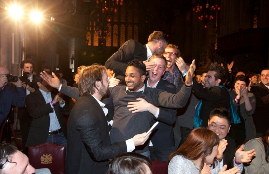 Galleria fotograficaI festeggiamenti del Noma sul palcoI fratelli Roca, al secondo posto della classificaEnrico Crippa, chef di Piazza Duomo, e Giuseppe Palmieri, sommelier dell'Osteria FrancescanaJuan Mari e Elena Arzak