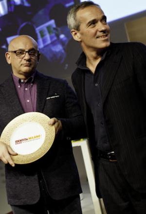 Galleria fotograficaViviana Varese, chef e titolare di Alice in via Adige a Milano, telefono +39.02.5462930, con Alfredo Zini, vice presidente della FipeGianluca Fusto, globetrotter del cioccolato, telefono +39.389.6916364, premiato come Pasticciere dell'Anno da Sara Peirone, responsabile Top Gastronomy di Lavazza