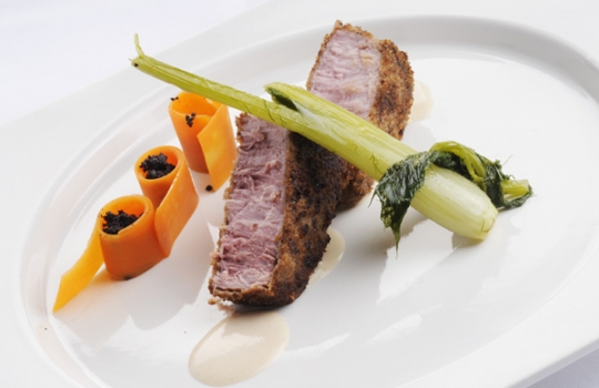 Galleria fotograficaAppetizer di Nuno Mendes, Spaghetti di patate con calamariSpaghetti freddi, sedano, uova di aringa, anice di Paolo LoprioreGli attrezzi del mesterie di Davide ScabinPasta sushi Com.Bar di Davide ScabinD'O Riso allo zafferano di Davide Oldani