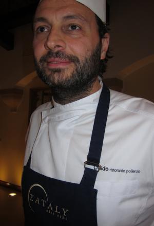 Galleria fotograficaParticolare della giacca da cuoca di Antonella Millarte, gastronoma, appassionata sostenitrice della causa della qualit&agrave; dell'agro-alimentare pugliese. Ha presentato l'intera giornata di Qoco 2011 alla Tenuta Cocevola ad AndriaLo chef Ishii Hidenao e il giornalista Shingeru Haiashi, socio di Eataly in Giappone
Posate surgelate per il sashimiL'Insalata di orata cruda di Ishii HidenaoYuko Suyama, giornalista giapponese da tempo trapiantata a MilanoAntonella Millarte con Bill Knott, Elisabeth Minchilli e Lucy GordanLa Calamarata con ceci neri, gamberi crudi e bottarga di muggine di Alex Pilas, il responsabile di tutta la ristorazione di Eataly New York. Alle sue dipendenze oltre 400 personeAlex Pilas con Luciana Doronzo (Regione Puglia)Oscar Farinetti a Qoco 2011L'occhio di Elvio Gorelli, telereporter brindisino, da tempo residente nel Canton Ticino
Il Baccal&agrave; Gadus Morhua su pinzimonio invernale, zimino di bietole e olio extravergine d'oliva cultivar Coratina, secondo di pesce di Enrico PaneroSempre lo straordinario baccal&agrave; di Enrico PaneroUna singlolare immagine a incastro tra Enrico Panero, chef del Marin, il ristorante di Eataly a Genova, e Gianluca Biscalchin, autore e illustratoreEnrico Panero, piemontese di Fossano (Cuneo), 25 anni a gennaio 2012Faith Willinger, giornalista statunitense che ha trovato la sua America in Toscana, a Firenze a voler essere precisiLo Stracotto de La Granda al cucchiaio su passata di patate di montagna e olio extra vergine d'oliva cultivar Coratina, secondo di carne di Ugo Alciati