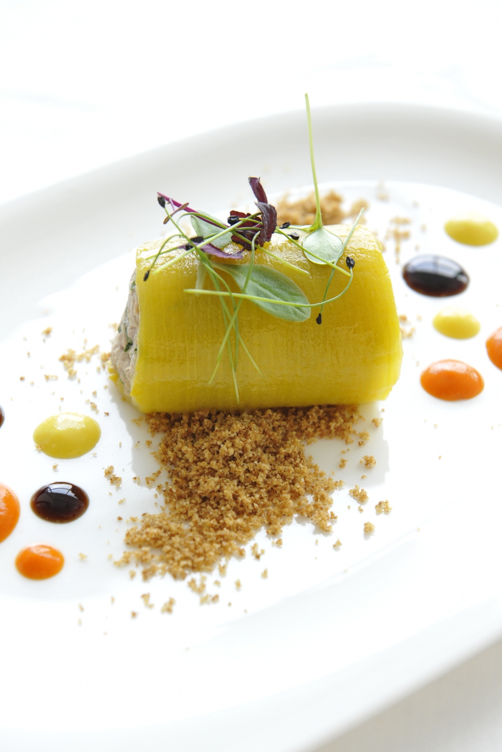 Photogallery






 La sala degustazioni del Roma FOOD&WINE Festival 2014: 200 vini di 59 aziende vinicole













 Da sinistra: Viviana Varese, Cristina Bowerman, Cesare Battisti e Luca Montersino 








 La coda alla vaccinara è caduta nel risotto di Cesare Battisti








Rosemary’s Ceci: Crema di ceci al curry con calamaretti, olio all’estratto di rosmarino e brodo intenso di calamari. Piatto di Viviana Varese








 Agnello & Carciofi di Cristina Bowerman








 Le degustazioni guidate organizzate da Helmuth Koecher













 Da sinistra: Andrea Provenzani, Angelo Sabatelli e Luciano Monosilio








 La mia Sicilia di Andrea Provenzani: Cous cous allo zafferano, ricciola, pesto al finocchietto, limone candito e pistacchi, cipolla al marsala, latte di mandorla








 Angelo Sabatelli: Riso, patate e cozze “secondo il mio punto di vista”








Le Polpette con polenta taragna secondo Luciano Monosilio








 Il trionfo dei salumi dell'Antica Ardenga di Massimo Pezzani








 Il re dei salumi: il Culatello













 La gara eliminatoria del Campionato Mondiale di Pesto genovese al mortaio








 I concorrenti della gara di pesto








 Enrico Panero, chef del ristorante Da Vinci di Eataly Firenze








 Massimo Bottura e il suo magico Compresso Storico








 Il trionfo dei dolci di Luca Montersino, pasticciere di Golosi di Salute ad Alba (Cuneo)








 Il compromesso storico di Massimo Bottura








 Zuppa di Plinio di Daniele Usai: Zuppa di pesce locale con estratto di pino mugo e pinoli








 L'omaggio al pesto di Enrico Panero: Trenette pesto e patate








 Le presentazioni degli chef al Tavolo dei 10 Fortunati








 Gli chef Niko Romito, Agostino Iacobucci e Massimiliano Mascia








 L'Uovo in raviolo "San Domenico" con burro di malga, Grana Padano Riserva e tartufo bianco di Massimiliano Mascia








Il Coniglio in scapece preparato dai cuochi di Spazio a Eataly Roma, il progetto della Niko Romito Formazione








 Il famosissimo Babà di Agostino Iacobucci








 Le degustazioni dei vini













 Da sinistra: Alessandro Negrini, Ugo Alciati e Aurora Mazzucchelli








Tortelli di Grana Padano al profumo di lavanda, mandorle e noce moscata di Aurora Mazzucchelli





