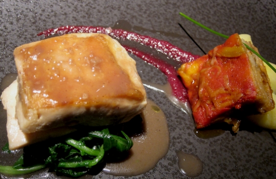 Galleria fotograficaInverno ad Andria, venerd&igrave; 2 dicembre 2011 all'ora di pranzo all'ingresso del ristorante UmamiIl cestino del pane al ristorante Umami di AndriaSua maest&agrave; il Gambero rosso di Gallipoli interpretato da Felice Sgarra con la sua bisque, crema di ricotta, puntarelle, cicoria e rucola, mele renette e una grattata finale di Tartufo Bianco di AlbaCrema di patate con seppie, al nero e in tempura, e doppio caviale, beluga e di scampiBurratina di Andria con ostrica rossaOstriche raccolte in Adriatico a oltre trenta metri di profonditaSpaghettone primo grano, aglio e olio con filetti di cicalaPappardella di grano arso con cime di rape e scampo scottato con farina di taralliRavioli di farina di kamut, ripieni con burrata andriese e pesto di olive leccineBaccal&agrave; morro, cotto dolcemente con olive dolci e pomodoro galatino