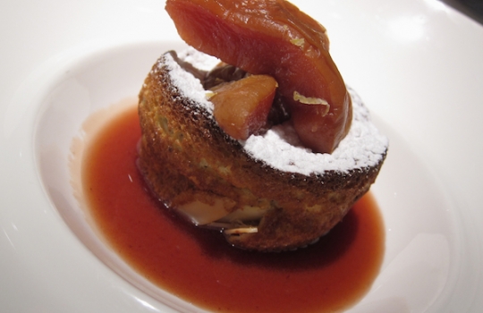 Galleria fotograficaInverno ad Andria, venerd&igrave; 2 dicembre 2011 all'ora di pranzo all'ingresso del ristorante UmamiIl cestino del pane al ristorante Umami di AndriaSua maest&agrave; il Gambero rosso di Gallipoli interpretato da Felice Sgarra con la sua bisque, crema di ricotta, puntarelle, cicoria e rucola, mele renette e una grattata finale di Tartufo Bianco di AlbaCrema di patate con seppie, al nero e in tempura, e doppio caviale, beluga e di scampiBurratina di Andria con ostrica rossaOstriche raccolte in Adriatico a oltre trenta metri di profonditaSpaghettone primo grano, aglio e olio con filetti di cicalaPappardella di grano arso con cime di rape e scampo scottato con farina di taralliRavioli di farina di kamut, ripieni con burrata andriese e pesto di olive leccineBaccal&agrave; morro, cotto dolcemente con olive dolci e pomodoro galatinoIl petto di pollo del cortile, affumicato al rovere con tarassaco e piccola parmigiana di melanzaneRiflessi nel vetroPrima...e poi dopo