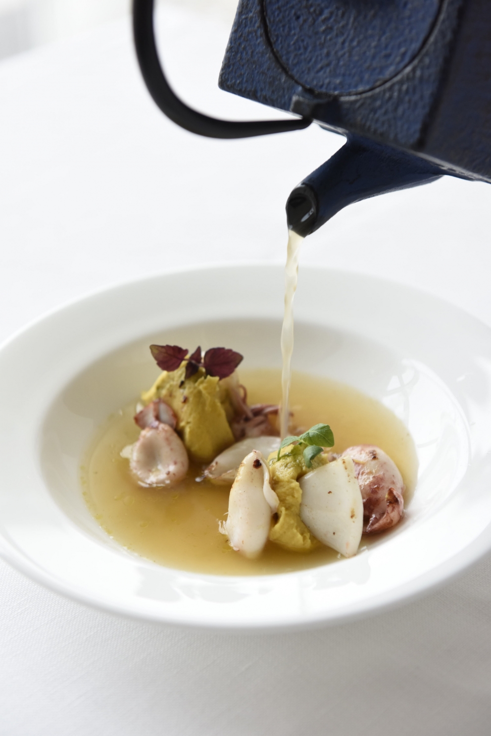 Photogallery






 La sala degustazioni del Roma FOOD&WINE Festival 2014: 200 vini di 59 aziende vinicole













 Da sinistra: Viviana Varese, Cristina Bowerman, Cesare Battisti e Luca Montersino 








 La coda alla vaccinara è caduta nel risotto di Cesare Battisti





