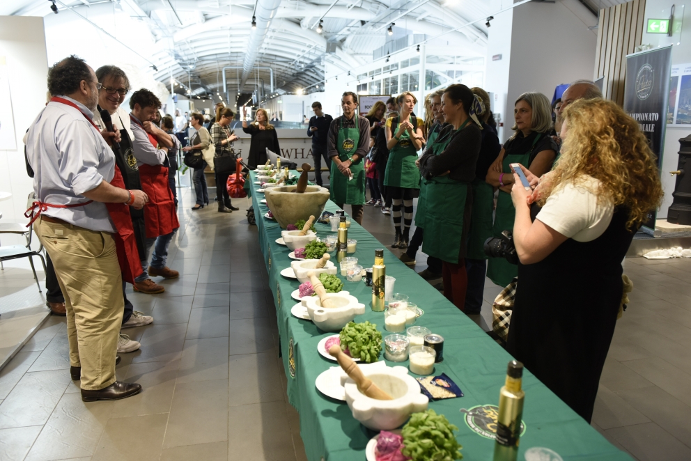 Photogallery






 La sala degustazioni del Roma FOOD&WINE Festival 2014: 200 vini di 59 aziende vinicole













 Da sinistra: Viviana Varese, Cristina Bowerman, Cesare Battisti e Luca Montersino 








 La coda alla vaccinara è caduta nel risotto di Cesare Battisti








Rosemary’s Ceci: Crema di ceci al curry con calamaretti, olio all’estratto di rosmarino e brodo intenso di calamari. Piatto di Viviana Varese








 Agnello & Carciofi di Cristina Bowerman








 Le degustazioni guidate organizzate da Helmuth Koecher













 Da sinistra: Andrea Provenzani, Angelo Sabatelli e Luciano Monosilio








 La mia Sicilia di Andrea Provenzani: Cous cous allo zafferano, ricciola, pesto al finocchietto, limone candito e pistacchi, cipolla al marsala, latte di mandorla








 Angelo Sabatelli: Riso, patate e cozze “secondo il mio punto di vista”








Le Polpette con polenta taragna secondo Luciano Monosilio








 Il trionfo dei salumi dell'Antica Ardenga di Massimo Pezzani








 Il re dei salumi: il Culatello











