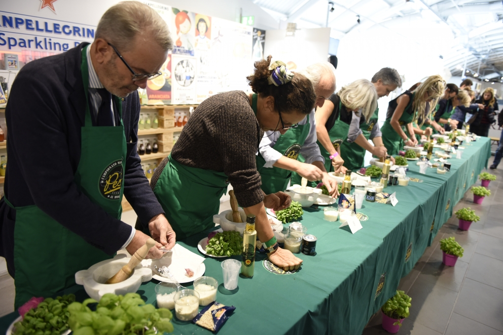 Photogallery






 La sala degustazioni del Roma FOOD&WINE Festival 2014: 200 vini di 59 aziende vinicole













 Da sinistra: Viviana Varese, Cristina Bowerman, Cesare Battisti e Luca Montersino 








 La coda alla vaccinara è caduta nel risotto di Cesare Battisti








Rosemary’s Ceci: Crema di ceci al curry con calamaretti, olio all’estratto di rosmarino e brodo intenso di calamari. Piatto di Viviana Varese








 Agnello & Carciofi di Cristina Bowerman








 Le degustazioni guidate organizzate da Helmuth Koecher













 Da sinistra: Andrea Provenzani, Angelo Sabatelli e Luciano Monosilio








 La mia Sicilia di Andrea Provenzani: Cous cous allo zafferano, ricciola, pesto al finocchietto, limone candito e pistacchi, cipolla al marsala, latte di mandorla








 Angelo Sabatelli: Riso, patate e cozze “secondo il mio punto di vista”








Le Polpette con polenta taragna secondo Luciano Monosilio








 Il trionfo dei salumi dell'Antica Ardenga di Massimo Pezzani








 Il re dei salumi: il Culatello













 La gara eliminatoria del Campionato Mondiale di Pesto genovese al mortaio





