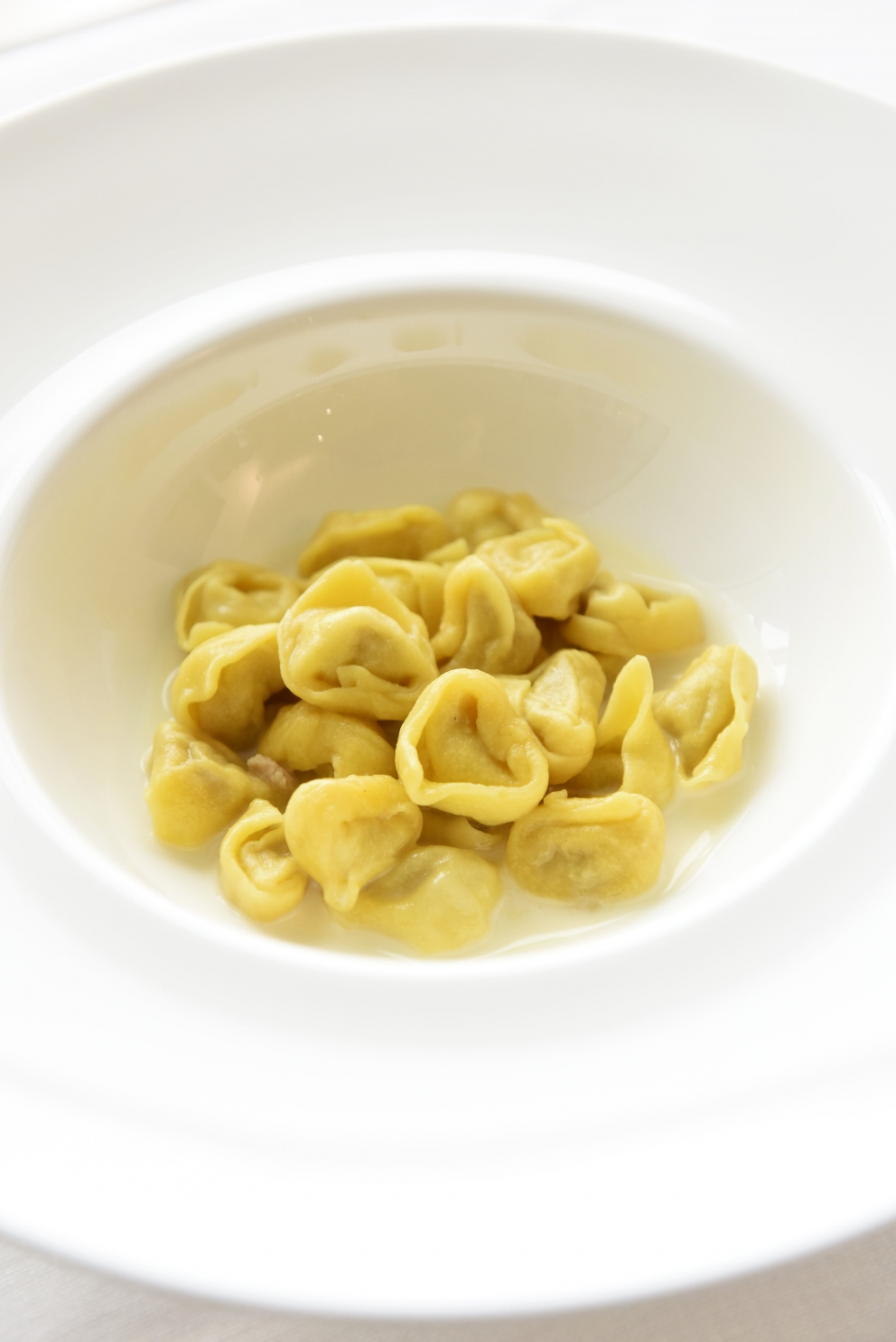 Photogallery






 La sala degustazioni del Roma FOOD&WINE Festival 2014: 200 vini di 59 aziende vinicole













 Da sinistra: Viviana Varese, Cristina Bowerman, Cesare Battisti e Luca Montersino 








 La coda alla vaccinara è caduta nel risotto di Cesare Battisti








Rosemary’s Ceci: Crema di ceci al curry con calamaretti, olio all’estratto di rosmarino e brodo intenso di calamari. Piatto di Viviana Varese








 Agnello & Carciofi di Cristina Bowerman








 Le degustazioni guidate organizzate da Helmuth Koecher













 Da sinistra: Andrea Provenzani, Angelo Sabatelli e Luciano Monosilio








 La mia Sicilia di Andrea Provenzani: Cous cous allo zafferano, ricciola, pesto al finocchietto, limone candito e pistacchi, cipolla al marsala, latte di mandorla








 Angelo Sabatelli: Riso, patate e cozze “secondo il mio punto di vista”








Le Polpette con polenta taragna secondo Luciano Monosilio








 Il trionfo dei salumi dell'Antica Ardenga di Massimo Pezzani








 Il re dei salumi: il Culatello













 La gara eliminatoria del Campionato Mondiale di Pesto genovese al mortaio








 I concorrenti della gara di pesto








 Enrico Panero, chef del ristorante Da Vinci di Eataly Firenze








 Massimo Bottura e il suo magico Compresso Storico








 Il trionfo dei dolci di Luca Montersino, pasticciere di Golosi di Salute ad Alba (Cuneo)





