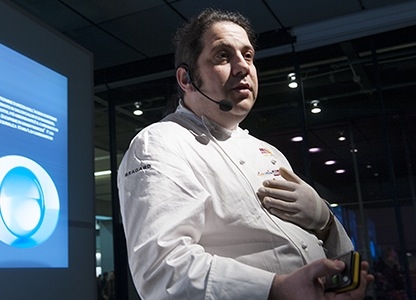 Galleria fotografica






Daniele Usai, la birra vista da Il Tino di Ostia (Roma)








Luigi Salomone, sous chef del ristorante Marennà di Sorbo Serpico (Avellino), vincitore della terza edizione del premio Birra Moretti Grand Cru e per questo tra i relatori di Identità di birra 2014





