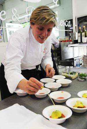 Galleria fotografica






L'assessore comunale Franco D'Alfonso, il curatore di Identità Golose Paolo Marchi, Viviana Varese di Alice e Alfredo Zini di Confcommercio e dei Ristoratori milanesi





